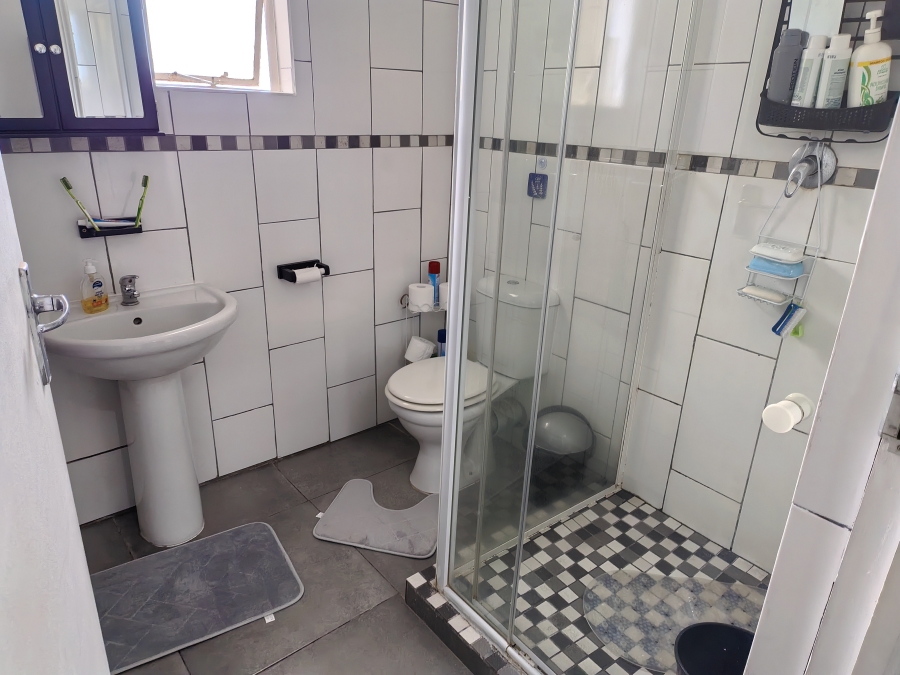 5 Bedroom Property for Sale in Van Riebeeck Hoogte Eastern Cape
